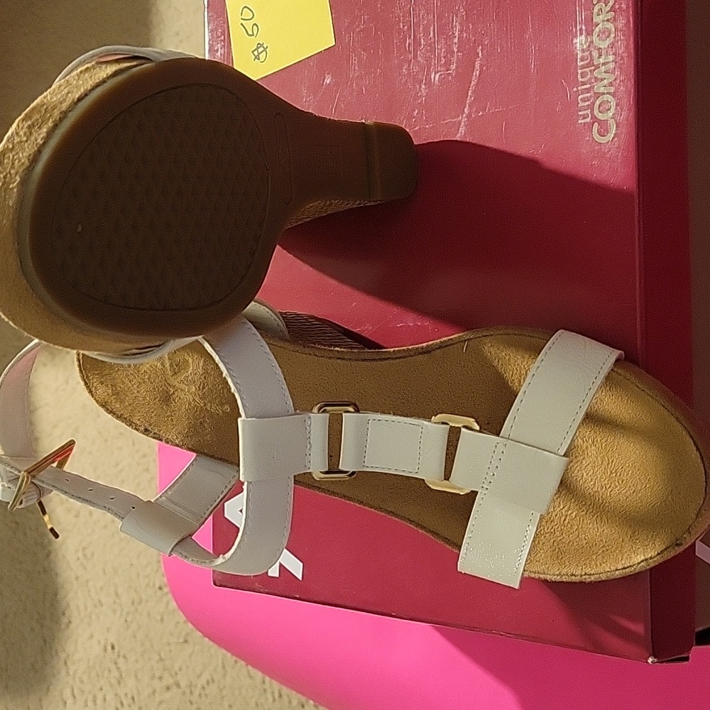 Ladies NEW wedge white sandles. By Aerosoles size 10 medium.
